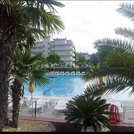 Apartment De Lux Swimming Pool, Parking, Garden *