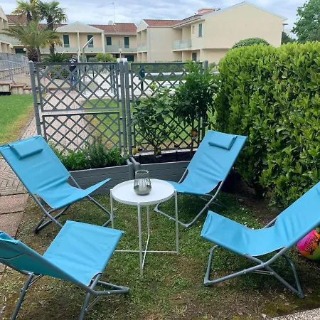 De Lux Swimming Pool, Parking, Garden Apartment