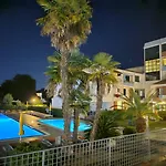Apartament De Lux Swimming Pool, Parking, Garden