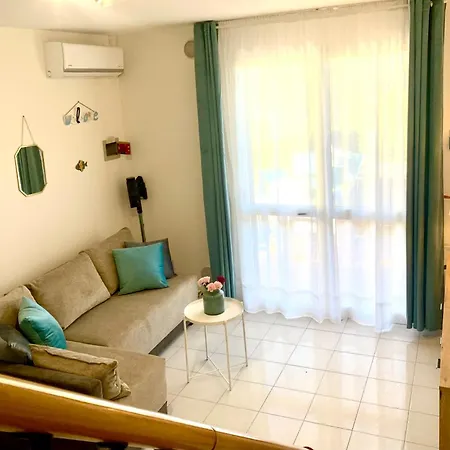 De Lux Swimming Pool, Parking, Garden