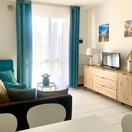 De Lux Swimming Pool, Parking, Garden